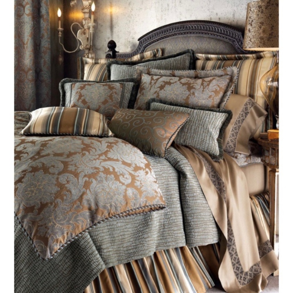 For blondy1011 - legacy king bedding set!